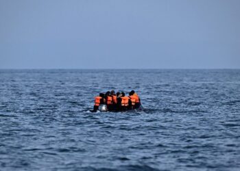 ব্রিটেন যাওয়ার পথে ইংলিশ চ্যানেলে নৌকাডুবিতে ৬ আফগান শরণার্থীর মৃত্যু