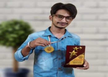 লন্ডন বুক অফ ওয়ার্ল্ড পুরস্কার পেলেন মঙ্গলকোটের শিল্পী রুদ্র প্রসাদ ঘটক