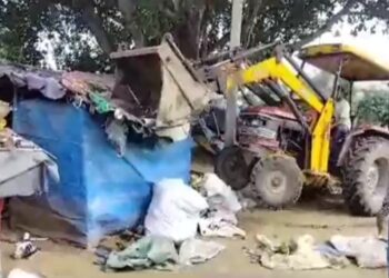 দাঙ্গা কবলিত এলাকায় অবৈধভাবে বসবাসকারী রোহিঙ্গাদের ২৫০ ঝুপড়ি বুলডোজার দিয়ে গুঁড়িয়ে দিল হরিয়ানা প্রশাসন