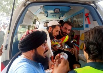 পাকিস্তানে আত্মঘাতী হামলার দায় স্বীকার করল ইসলামি স্টেট