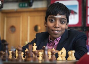 বিশ্বের এক নম্বর দাবাড়ুর বিরুদ্ধে ড্র করল ভারতীয় কিশোর গ্র্যান্ডমাস্টার প্রজ্ঞানন্দ