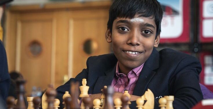 বিশ্বের এক নম্বর দাবাড়ুর বিরুদ্ধে ড্র করল ভারতীয় কিশোর গ্র্যান্ডমাস্টার প্রজ্ঞানন্দ