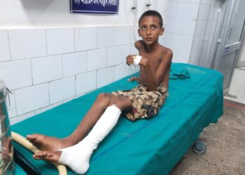 সিপিএম-তৃণমূলের বোমাবাজির মাঝে পড়ে গুরুতর জখম মুর্শিদাবাদের ষষ্ঠ শ্রেণীর ছাত্র