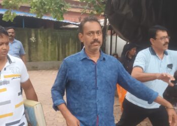 মদের নেশায় স্ত্রীকে কুপিয়ে খুনের পর লকআপে বসে অনুশোচনা করছেন ধৃত স্বামী