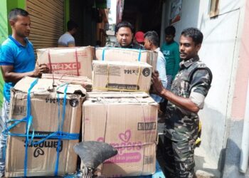 কাটোয়া নিষিদ্ধ শব্দবাজি উদ্ধারে পুলিশি অভিযান