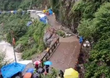 গৌরীকুন্ডে ভূমিধসে দুটি দোকানের মালিক সহ নিখোঁজ অন্তত ১২