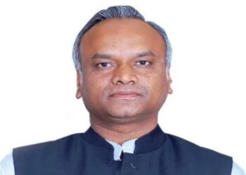 কংগ্রেস সভাপতি মল্লিকার্জুন খাড়গের ছেলে প্রিয়াঙ্ক খাড়গের বিরুদ্ধে ভূয়ো শংসাপত্র এবং শিক্ষাগত নথি জমা দেওয়ার অভিযোগ