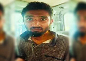 গলা কেটে আত্মহত্যার চেষ্টা, শেষে বাড়ির দু’তলা থেকে লাফ দিয়েও পুলিশের হাত থেকে রেহাই পেল না সন্ত্রাসবাদী আরশাদ খান