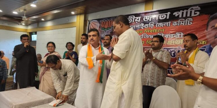 হাইকোর্টের নিষেধাজ্ঞা থাকা সত্ত্বেও শিলিগুড়িতে বিজেপি বিধায়কের বাড়ির সামনে বিক্ষোভ তৃণমূলের, আদালতে যাওয়ার হুঁশিয়ারি শুভেন্দুর