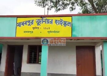 একটি মাত্র শ্রেণীকক্ষ, শিক্ষক মাত্র একজন, এমন আজব স্কুলের অষ্টম শ্রেণীর পড়ুয়া মাত্র ২ জন