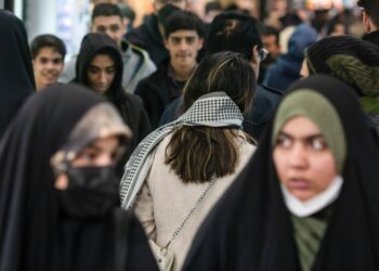 হিজাব এবং সতীত্ব প্রমানের বিষয়ে নতুন আইন হল ইরানে