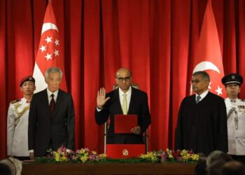 সিঙ্গাপুরের নতুন রাষ্ট্রপতি হিসেবে শপথ নিয়েছেন ভারতীয় বংশোদ্ভূত অর্থনীতিবিদ থারমান শানমুগারত্নম