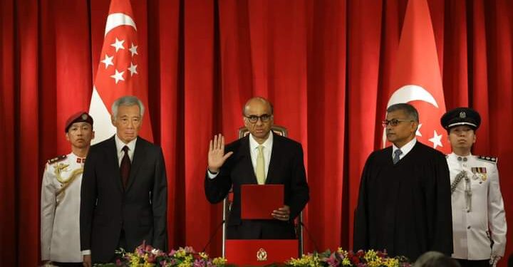 সিঙ্গাপুরের নতুন রাষ্ট্রপতি হিসেবে শপথ নিয়েছেন ভারতীয় বংশোদ্ভূত অর্থনীতিবিদ থারমান শানমুগারত্নম