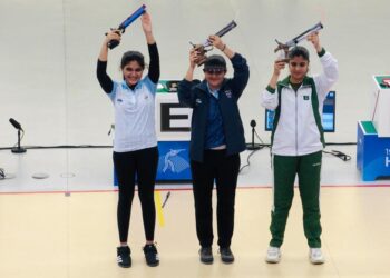 এশিয়ান গেমসে মহিলাদের পিস্তল ইভেন্টে স্বর্ণ এবং রৌপ্য পদক জিতেছে ভারত