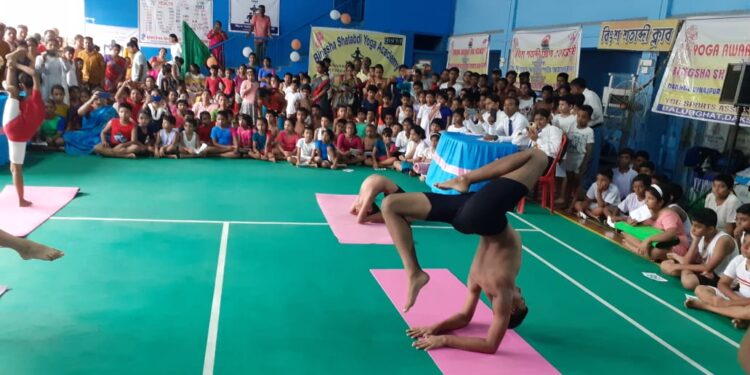 বালুরঘাটে বঙ্গীয় প্রাদেশিক জাতীয় ক্রীড়া ও শক্তি সংঘের উদ্যোগে যোগা ও অঙ্কন প্রতিযোগিতা