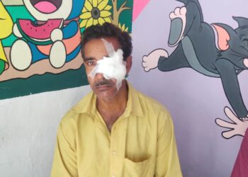 সিপিএম পার্টি অফিসে স্বামী-স্ত্রীর আপোষ মিমাংসার মাঝেই শ্বশুরকে ধরে বেদম পেটালো বধূ ও তার পরিবার