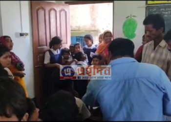 শুভেন্দু অধিকারীর অভিযোগেই সীলমোহর,সরকারী ভাবে দেওয়া নিম্নমানে স্কুল ইউনিফর্ম ফিরিয়ে দিলেন ভাতারের অভিভাবকরা