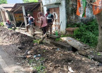 অবশেষে শুরু হল ভাতার বাজারের নিকাশি নালা পরিষ্কারের কাজ
