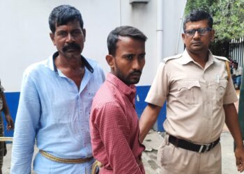 কাটোয়ায় অস্ত্র ও বোমার মশলাসহ গ্রেফতার জঙ্গল শেখ বাহিনীর দুই সদস্য, দিল্লিতে গ্রেফতার জঙ্গলপুত্র সাদ্দাম