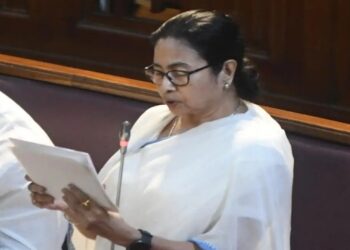 সরকারি কর্মীদের ডিএ নেই, রাজ্যের বিধায়ক ও মন্ত্রীদের বেতন ৪০,০০০ হাজার টাকা করে বাড়ালেন মুখ্যমন্ত্রী মমতা ব্যানার্জি