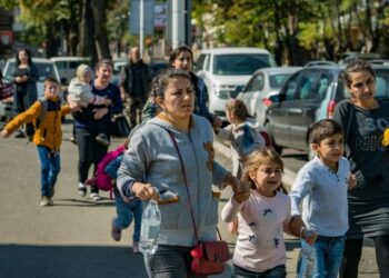 ইসলামি রাষ্ট্র আজারবাইজানের হামলার ভয়ে নাগোর্নো-কারাবাখ ছাড়ছে ১,২০,০০০ আর্মেনীয় খ্রিস্টান