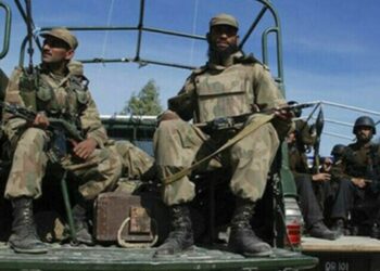 পাকিস্তানে আত্মঘাতী বোমা হামলায় নিহত ৯ সেনা জওয়ান,আহত ৫