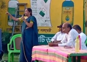 দলীয় বিধায়ককে “সবচেয়ে নোংরা লোক”, নেতাকে ” শুয়#র#চ্ছা” বলে তোপ দাগলেন আউশগ্রামের তৃণমূল নেত্রী