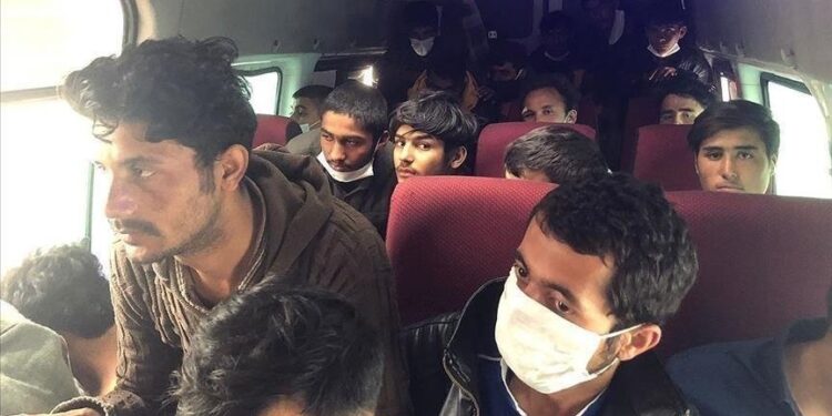 আফগান অভিবাসীদের বিতাড়নের প্রক্রিয়া জোরদার করেছে তুরস্ক