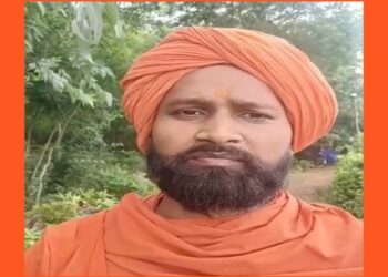 ‘হিন্দু ছেলেদের বিয়ে করলে অনেক লাভে থাকবে’- মুসলিম মেয়েদের পরামর্শ তরুন সন্ন্যাসীর