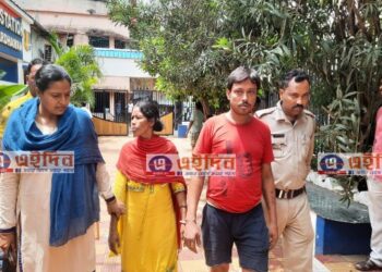 ঘর তৈরি করতে নিজেদের ৬ মাসের সন্তানকে দেড় লক্ষ টাকায় বিক্রি, কাটোয়ায় গ্রেফতার দম্পতি