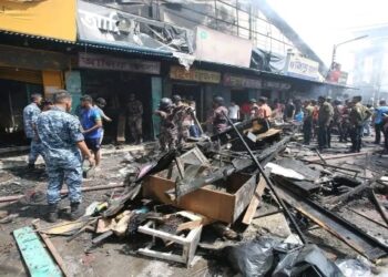 ঢাকার মার্কেটে ভয়াবহ অগ্নিকাণ্ডে ভস্মীভূত শতাধিক দোকান