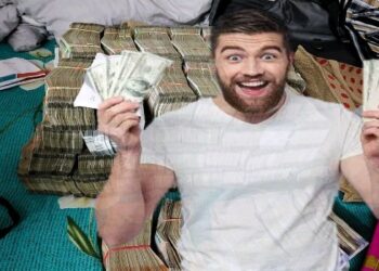 হঠাৎ করেই ট্যাক্সি চালকের অ্যাকাউন্টে ঢুকলো ৯,০০০ কোটি টাকা, তারপরেই ঘটল এই ঘটনা….