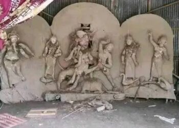 বাংলাদেশের গোপালগঞ্জে অসম্পূর্ণ দুর্গাপ্রতিমা ভাঙচুর করল জিহাদিরা