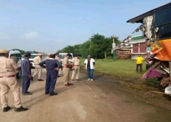 রাজস্থানে বেপরোয়া ট্রাকের ধাক্কায় ১২ জন পূণ্যার্থীর মৃত্যু, আহত কয়েক ডজন