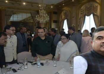 মুখ্যমন্ত্রীর বিদেশ ভ্রমণের খরচ কত, সফরসঙ্গীদের ভূমিকা কি, কি শিল্প এল রাজ্যে? জানতে চাইলেন শুভেন্দু