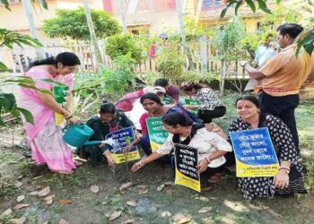 কন্যার জন্মদিন উপলক্ষ্যে বৃক্ষরোপণ করলেন হলদিয়ার মাইতি দম্পতি