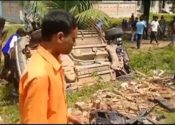 স্কুল যাবার পথে বেপরোয়া গাড়ির ধাক্কায় মৃত্যু ছাত্রের,জখম আরও এক ছাত্রী