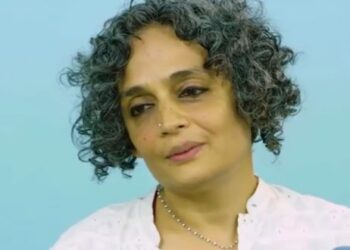 উসকানিমূলক ভাষণ, সাহিত্যিক অরুন্ধতী রায় ও অধ্যাপক শেখ শওকত হোসেনের বিরুদ্ধে মামলা