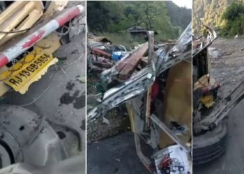 জম্মু-কাশ্মীরে ৮০ ফুট খাদে আপেল বোঝাই ট্রাক উলটে নিহত ৪