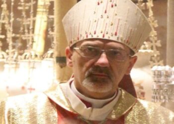 অপহৃত ইসরায়েলি শিশুদের জন্য নিজেকে সন্ত্রাসী গোষ্ঠী হামাসের হাতে তুলে দিতে প্রস্তুত পোপ ফ্রান্সিসের প্রতিনিধি