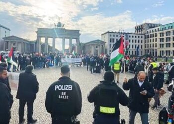 পশ্চিমি দেশগুলি সন্ত্রাসী গোষ্ঠী ‘হামাস’পন্থীদের বিক্ষোভ মিছিল করতে না দেওয়ায় হাহুতাশ বাংলাদেশের মিডিয়ায়