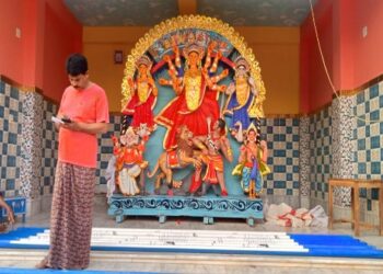 মেমারির বেগুনিয়া গ্রামের ‘১২ ঘরের মা’য়ের পূজো পারিবারিকভাবে শুরু হলেও আজ সার্বজনীন রূপ পেয়েছে