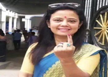 তৃণমূল সাংসদ মহুয়া মৈত্রকে নিয়ে নতুন বিতর্ক, এবারে সংসদে প্রশ্ন করার জন্য ঘুষ নেওয়ার অভিযোগ