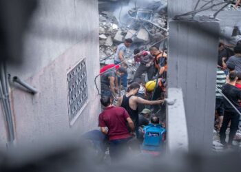 ইসরায়েল গাজাবাসীদের নিরাপদ আশ্রয়ে চলে যাওয়ার সময় দিলেও হামাসকে সমর্থন করতে রয়ে গেছে বহু পরিবার, এখন মানবিক সাহায্যের জন্য জানাচ্ছে কাতর আর্তি