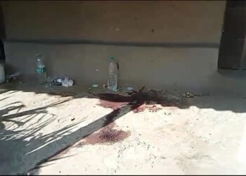 কাস্তে দিয়ে পেঁচিয়ে নলি কেটে স্ত্রীকে খুন করল স্বামী