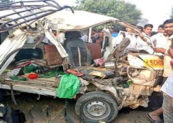 উত্তরপ্রদেশের বাদাউনে স্কুল ভ্যান ও স্কুল বাসের মুখোমুখি সংঘর্ষে ৪ শিশুসহ মৃত ৫, আহত ১৫