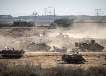 সন্ত্রাসী গোষ্ঠী হামাসকে নির্মুল করতে স্থল অভিযানের অনুমোদন দিলেন ইসরায়েলের প্রধানমন্ত্রী