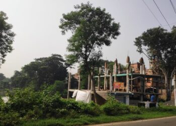 সরকারি অনুমতি ছাড়াই তৈরি বাড়ির মালিকদের নোটিশ পাঠাতে শুরু করল কাটোয়া-১ ব্লক প্রশাসন, উঠছে প্রশ্ন