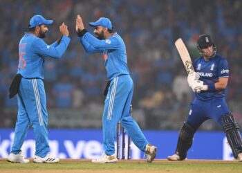 ভারতের জয়ের ধারা অব্যাহত, ১০০ রানে পরাজিত ইংল্যান্ড