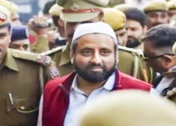 এএপি নেতা আমানতুল্লাহ খানকে ‘খারাপ চরিত্র’ বলে ঘোষণা দিল্লি পুলিশের, সুপ্রিম কোর্টে সোমবার হবে এএপি নেতার চ্যালেঞ্জের শুনানি